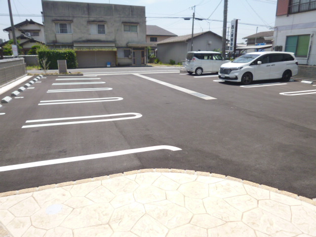 ラフレーズ の駐車場