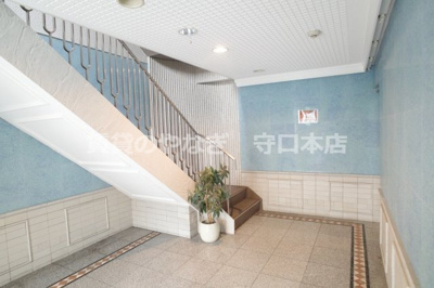 【エントランス】 | グリーンゲイブルス