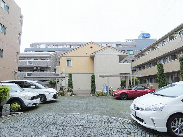 ボナールK弐番館の駐車場