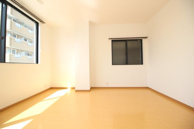 メゾン内藤の内装|明るい色調の室内です