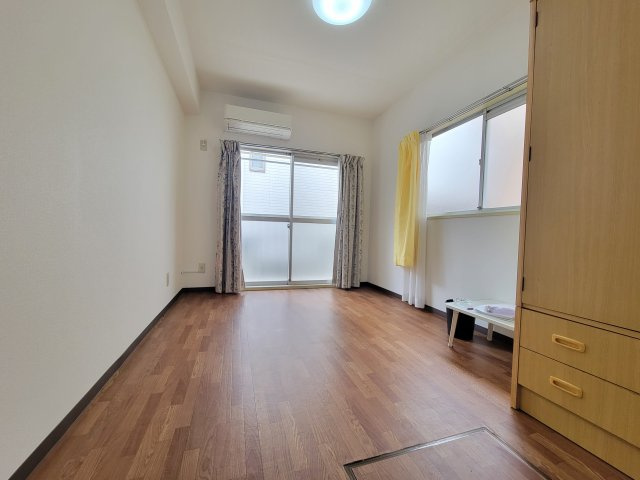 ホワイトハイツの居間・リビング