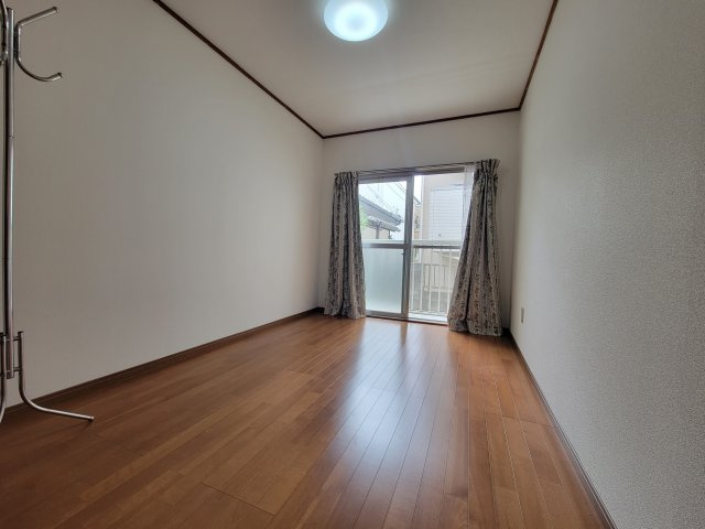 ホワイトハイツの居間・リビング