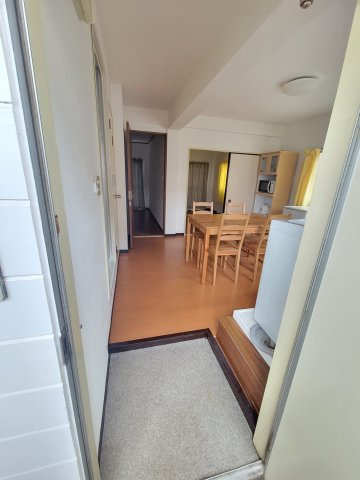 ホワイトハイツの玄関