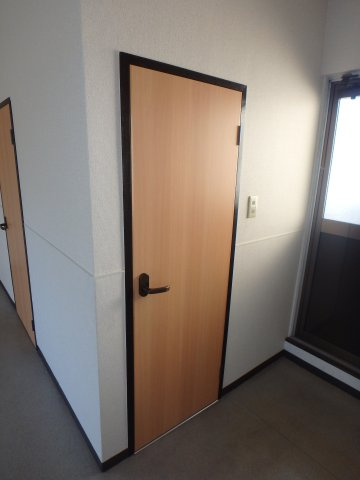 西中新田　渡辺ビルの内装