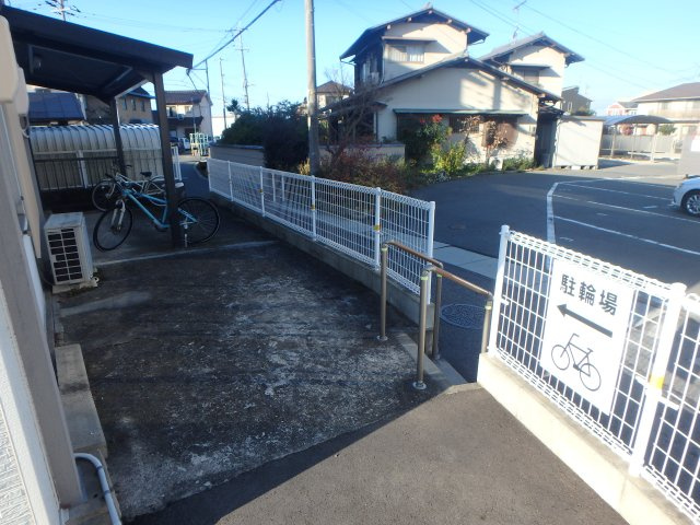 西中新田　渡辺ビルのその他|駐輪場