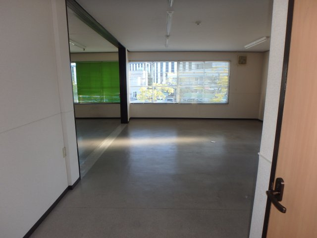 西中新田　渡辺ビルの内装