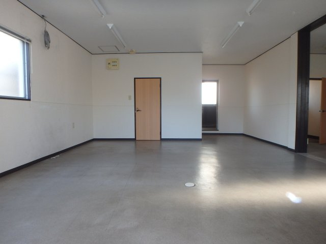 西中新田　渡辺ビルの内装