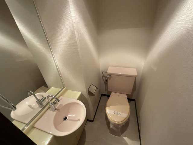 【トイレ】 | ヴァンヴェール武鶴ハイム | 落ち着いた色調のトイレです