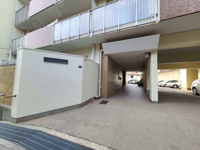 六甲篠原マンションのエントランス