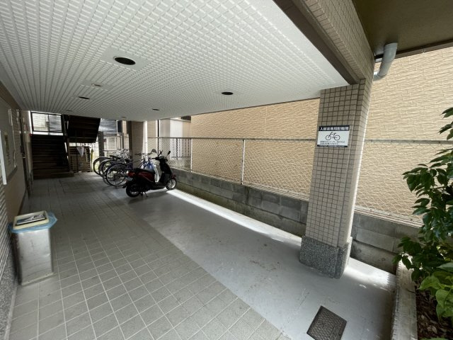 ロイヤルメゾン六甲道のエントランス