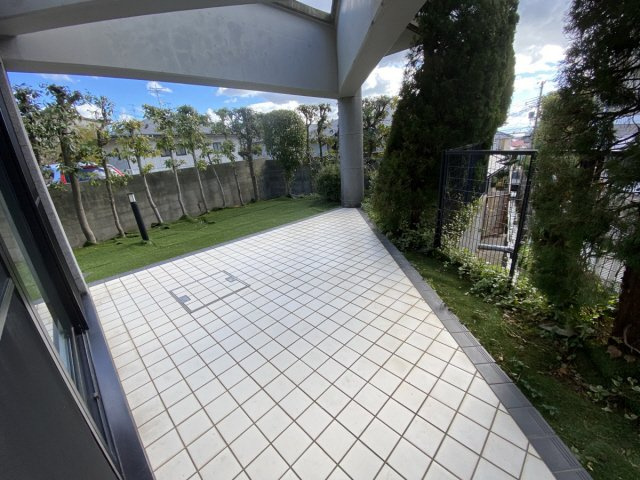 ロイヤル山芦屋のバルコニー