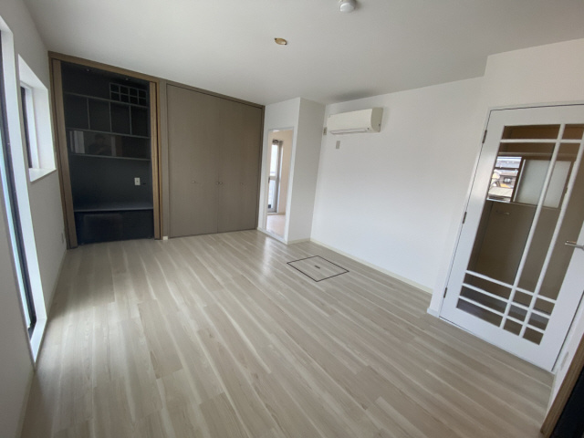 パインコート浜芦屋の居間・リビング