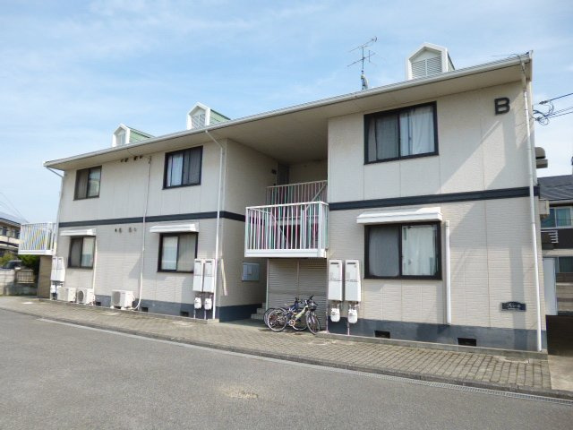 倉敷市西中新田のアパートの外観