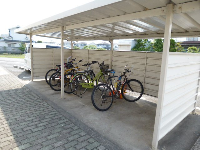 倉敷市西中新田のアパートのその他共用部分|自転車置き場