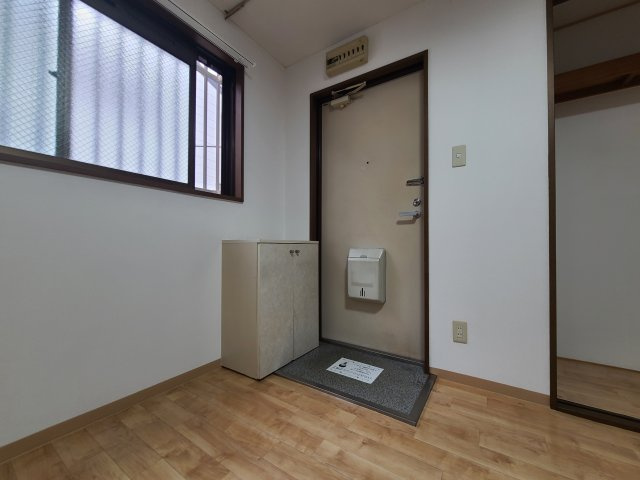 パープル本山の玄関