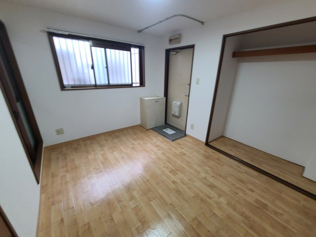 パープル本山の居間・リビング