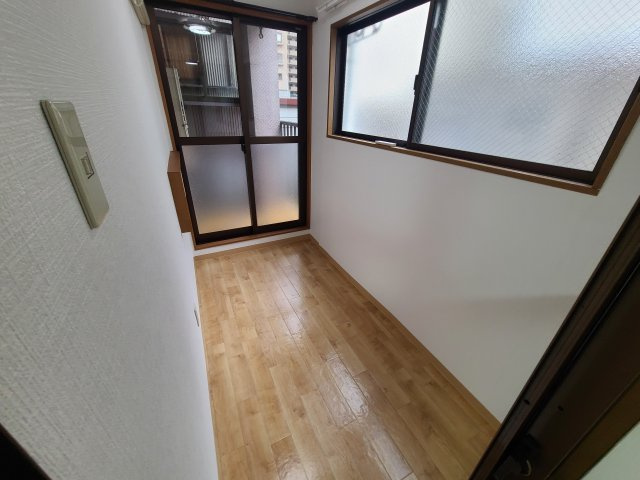 パープル本山の居間・リビング