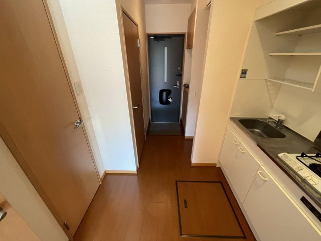 セジュール西岡本の玄関