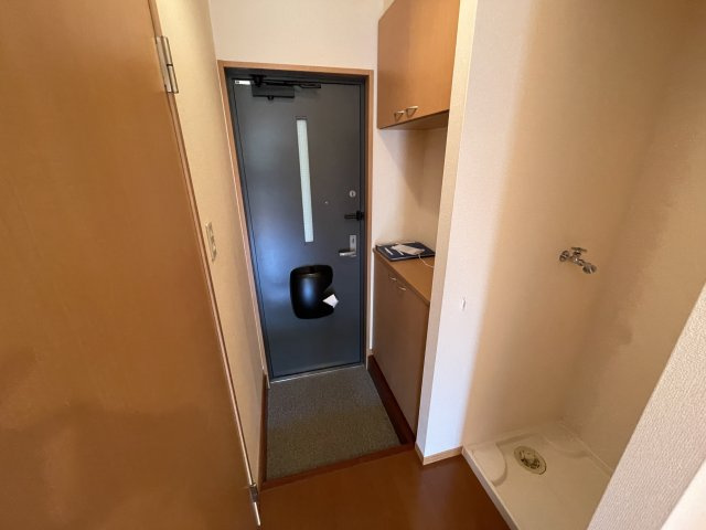 セジュール西岡本の玄関