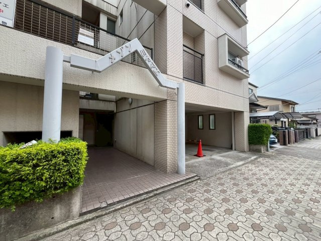 メゾンミヤマエのエントランス