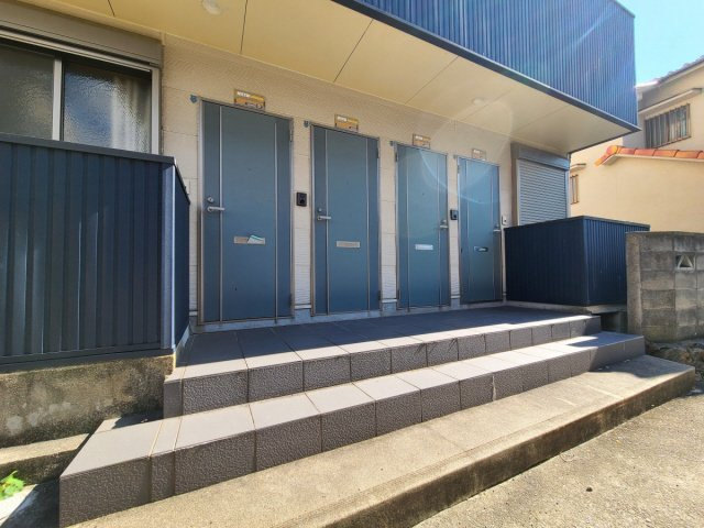 本山北町ハイツのエントランス