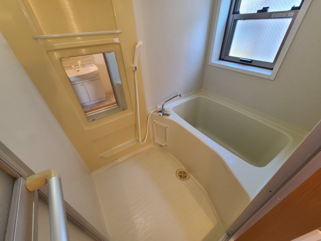 本山北町ハイツの浴室