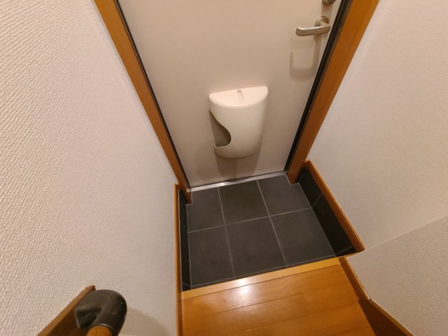 本山北町ハイツの玄関