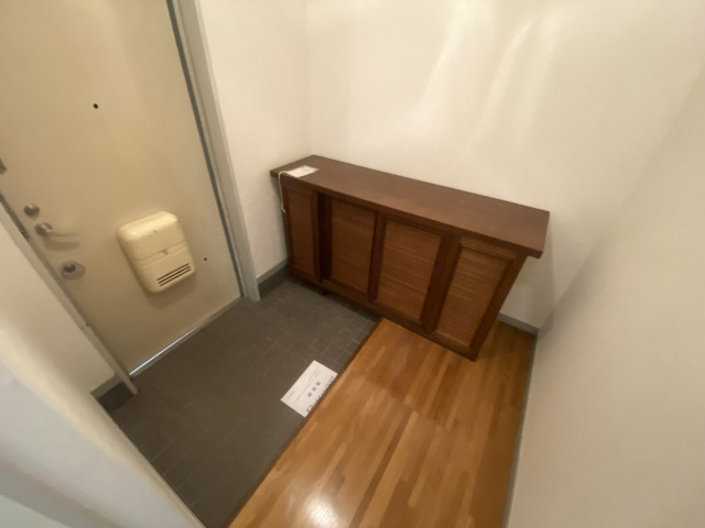 ハイム屋敷本の玄関