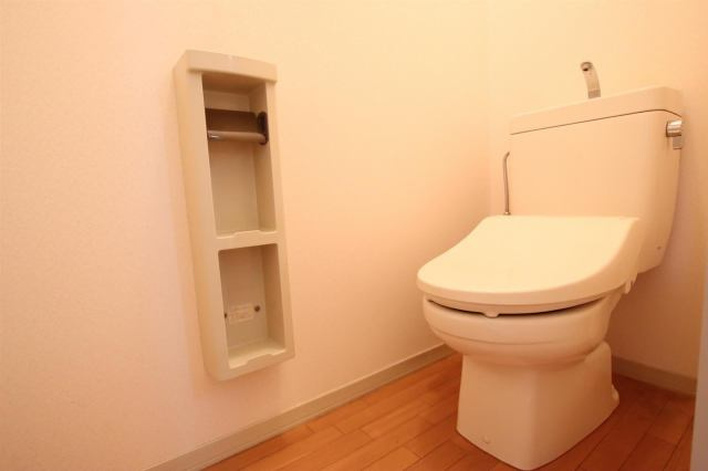 久留米市小森野４丁目のハイツのトイレ|ゆったりとした空間のトイレです