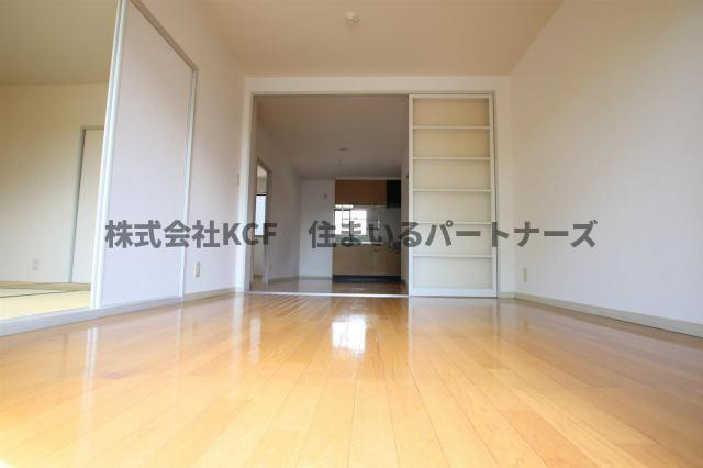 グリーンエクセル小森野Aの居間・リビング|使いやすいリビングです