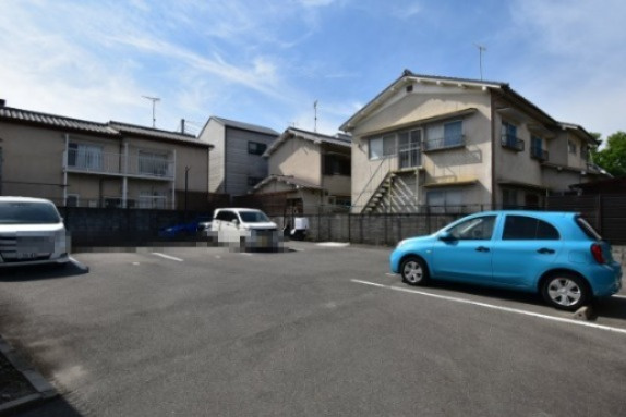 現代京町家・稲穂の街の駐車場