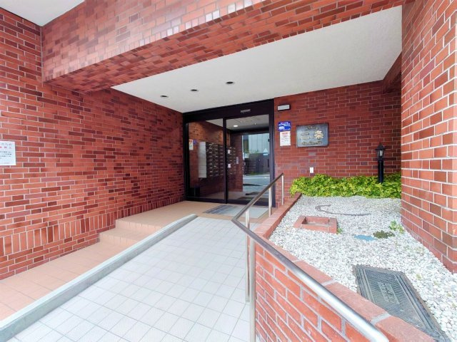 ◆室内リフォーム済みの美室◆ペット飼育可能◆駅徒歩４分◆スーパー徒歩３分◆ルミエール二条のエントランス|マンションエントランス