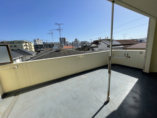 グッズインアシヤのバルコニー