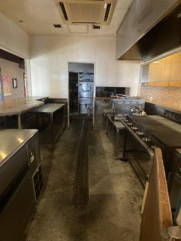 丸万ビルのロビー