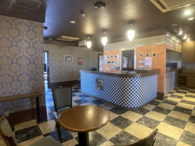 丸万ビルのロビー