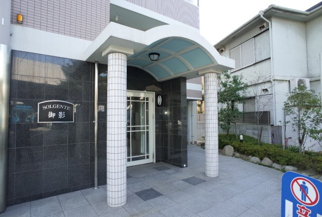 ソルジェンテ御影のエントランス