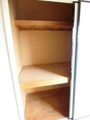 【収納】 | サマックス小川ハイツ | 和室4.5帖のお部屋にある押入れです！かさばるお布団や季節のお洋服を収納するのに便利☆