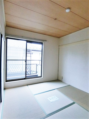【和室】 | サマックス小川ハイツ | 南東向き和室4.5帖☆バルコニーに繋がる落ち着くお部屋です！和室は冬場はコタツでほっこり♪夏は意外と涼しくて使い勝手がいいんですよ♪