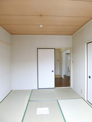 【和室】 | サマックス小川ハイツ | 南東向き和室4.5帖☆押入れがあります♪寝具をすっきり収納できるので和室は寝室にもオススメ☆