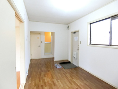 【居間・リビング】 | サマックス小川ハイツ | ダイニングキッチン7.5帖☆角部屋二面採光のお部屋です♪椅子とテーブルを囲んで家族団欒の時間を過ごせます☆