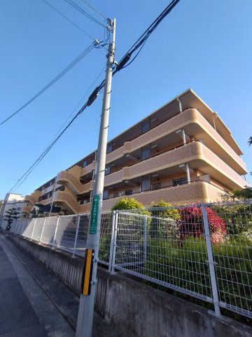 グリーンヒルズ宮苑の外観