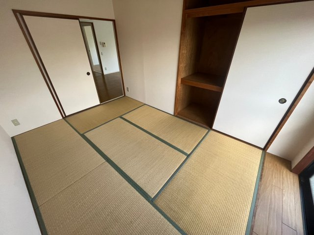 パレ・ルミエール岡本の和室