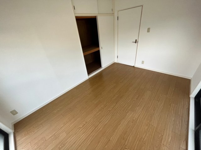 パレ・ルミエール岡本の洋室