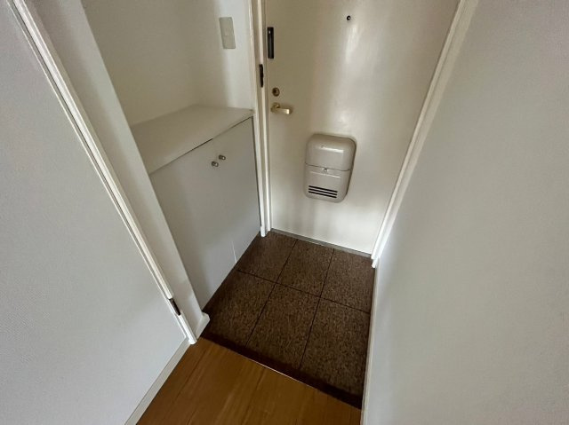 パレ・ルミエール岡本の玄関