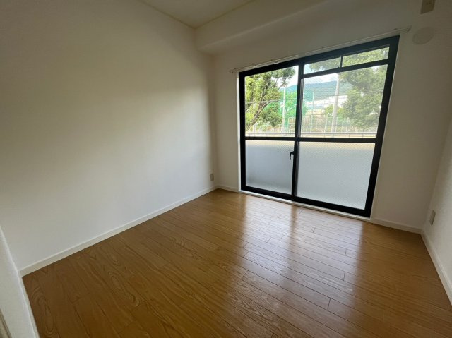 パレ・ルミエール岡本の洋室