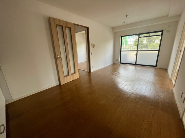 パレ・ルミエール岡本の居間・リビング