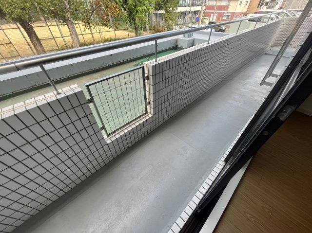 パレ・ルミエール岡本のバルコニー