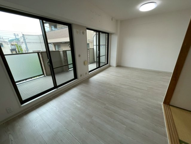 ルネ芦屋親王塚の居間・リビング