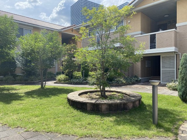 ラパン久宝寺C棟のエントランス