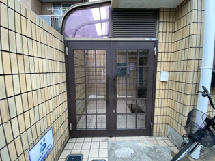 グローバル塚口のエントランス